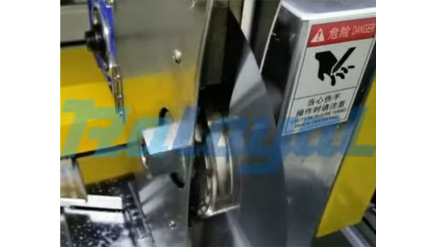 How Does the Tape Cutting Machine Lubricate the Blade?