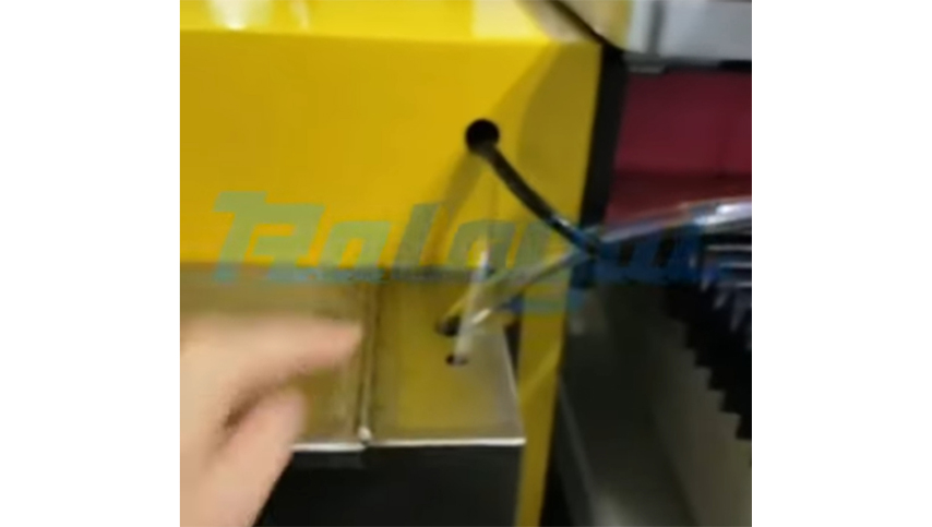 The Tape Log Roll Slitter Machine lubricates the blade in what way?